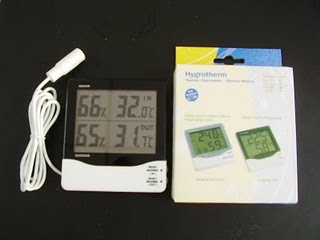 E38 - HYGROMETER INDOOR AND OUTDOOR 4 READINGS